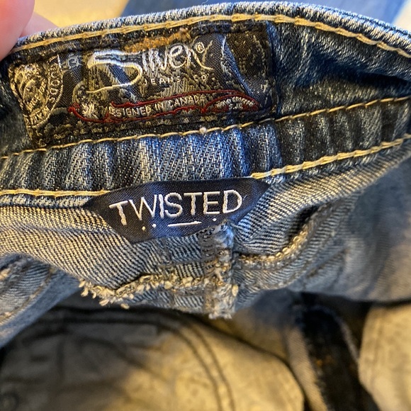 Silver jeans co. Woman’s Size 26 boot cut jeans - Picture 4 of 6